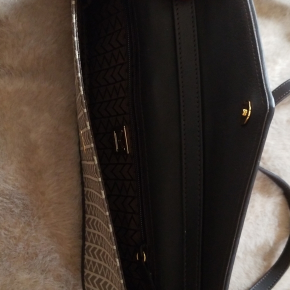 Michael Kors brown signature print clutch - Picture 4 of 5